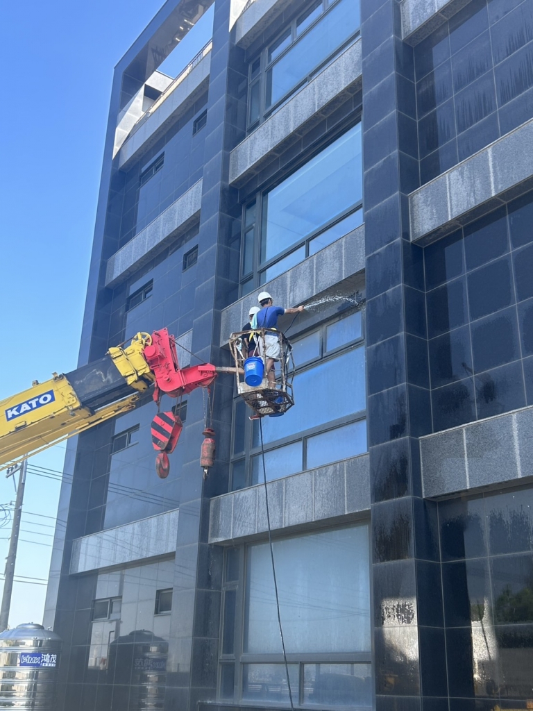 雲林廠區辦公大樓外牆及玻璃清洗
