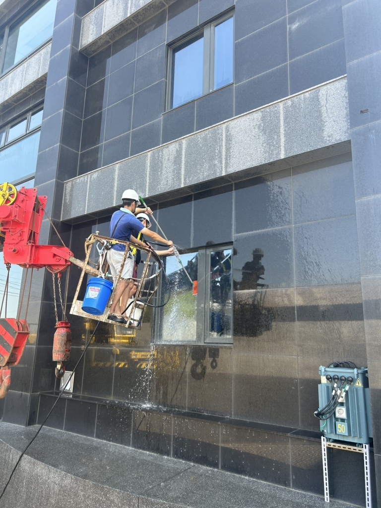 雲林廠區辦公大樓外牆及玻璃清洗