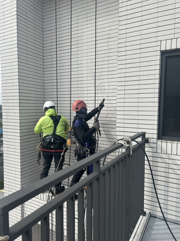 台中蜘蛛人懸吊清洗外牆