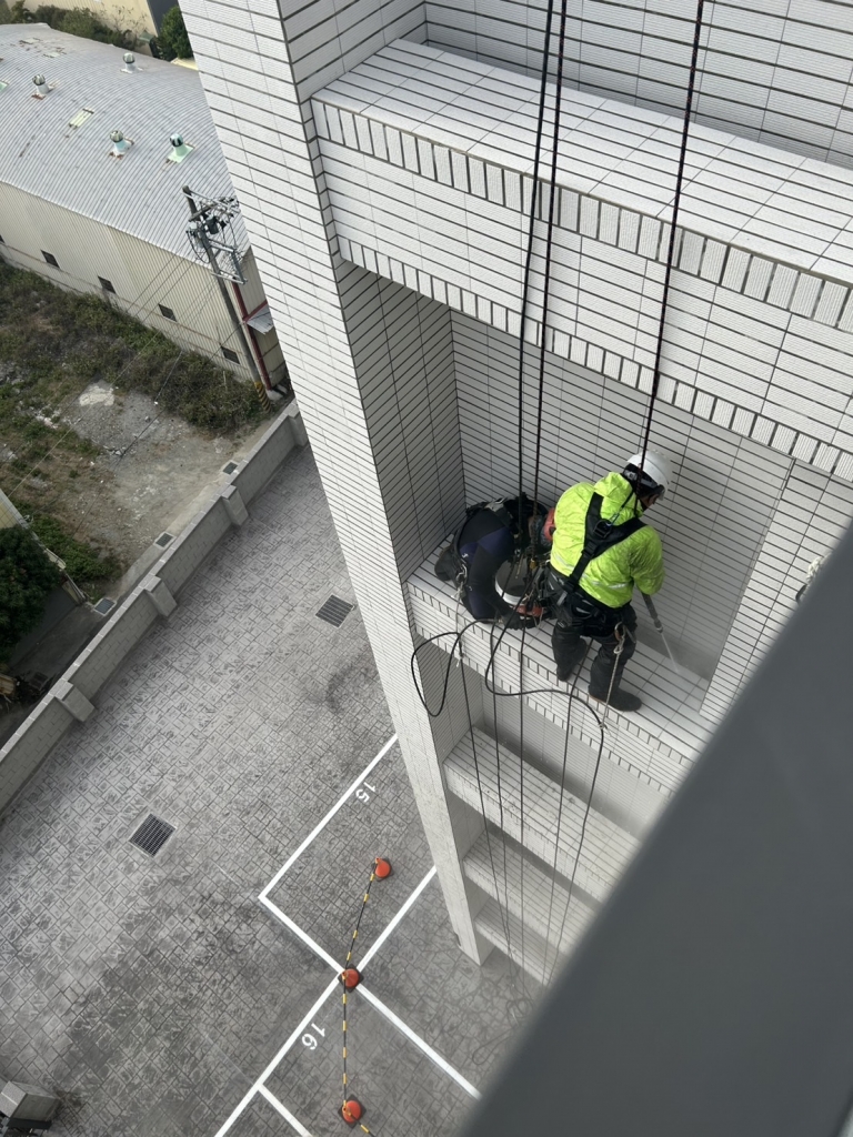 台中蜘蛛人懸吊清洗外牆
