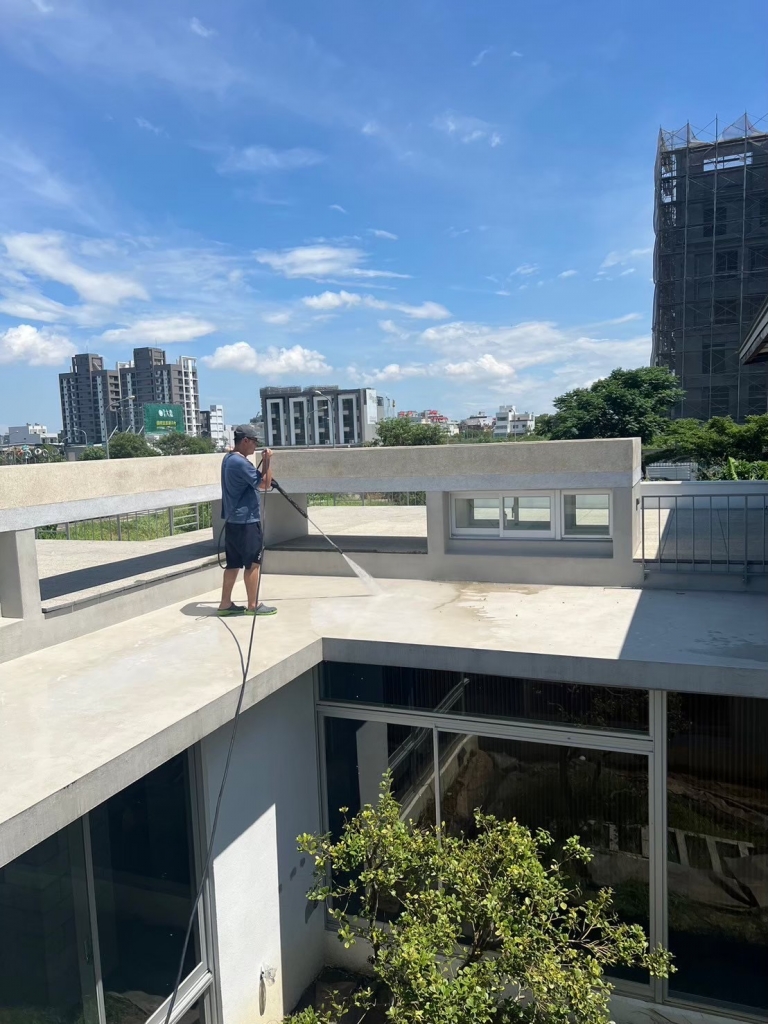 嘉義西區獨棟別墅新建案外牆清洗
