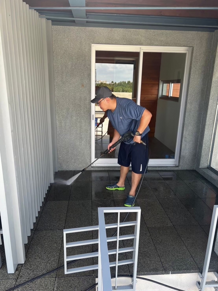 嘉義西區獨棟別墅新建案外牆清洗