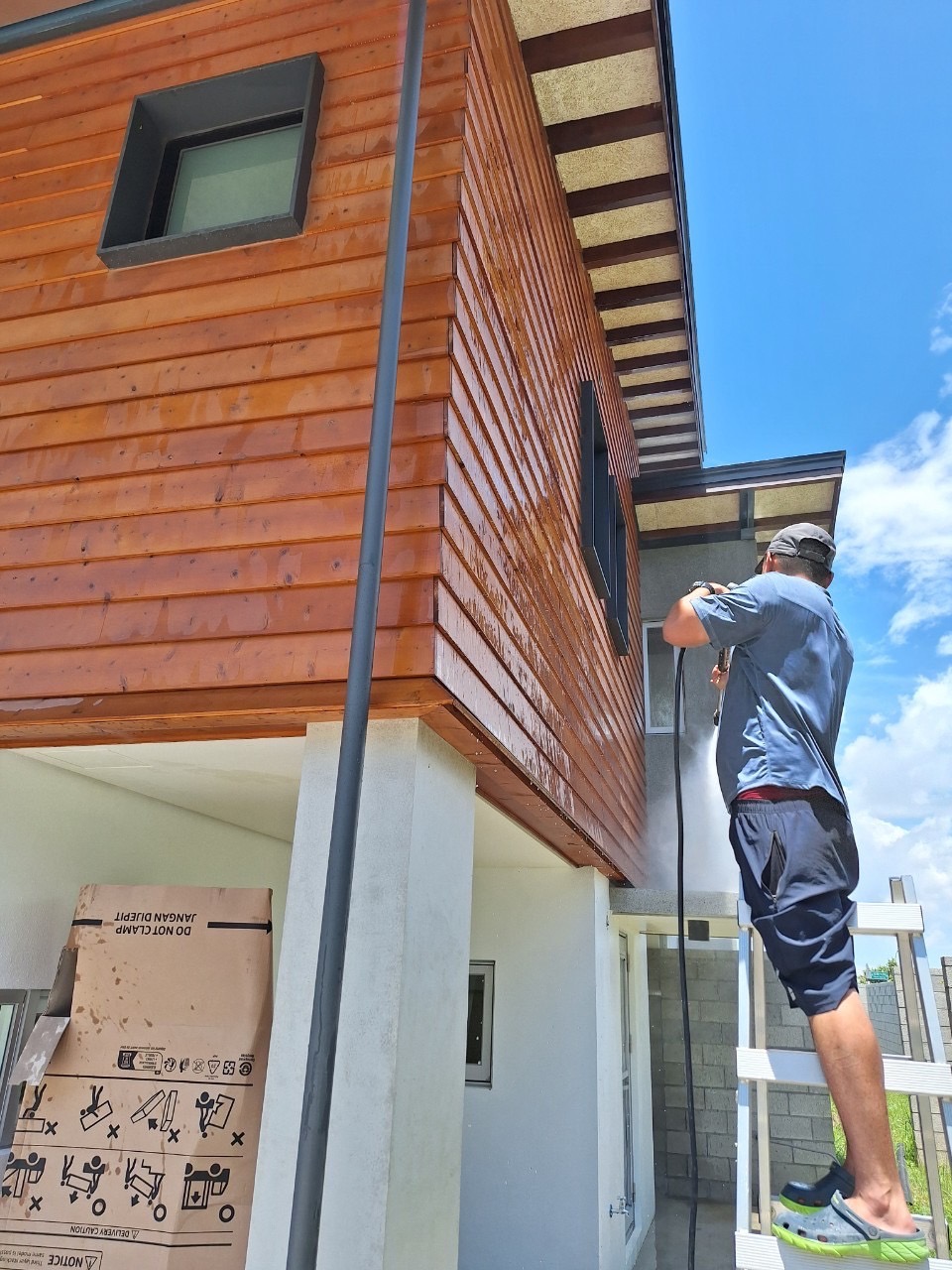 嘉義西區獨棟別墅新建案外牆清洗