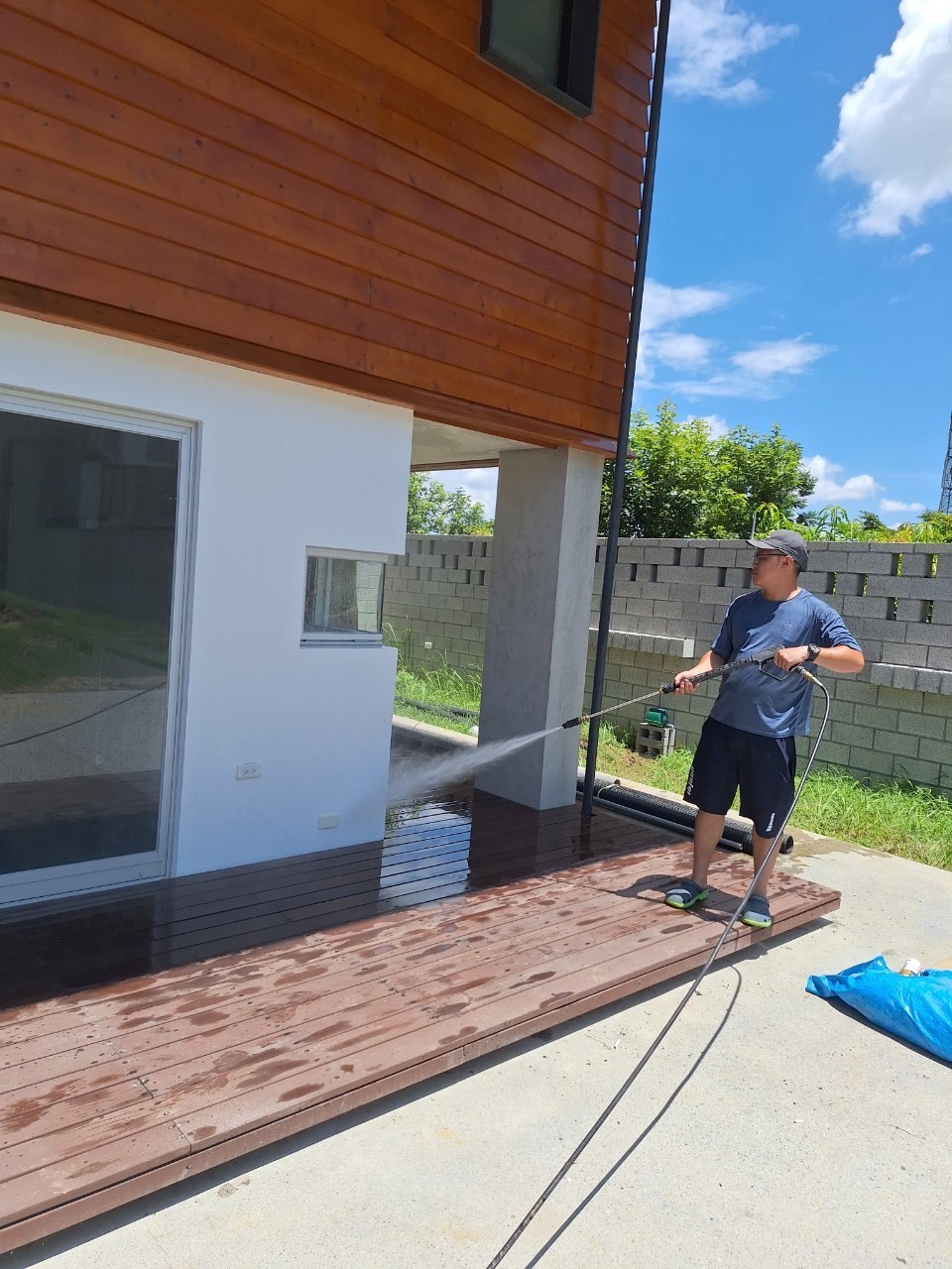 嘉義西區獨棟別墅新建案外牆清洗