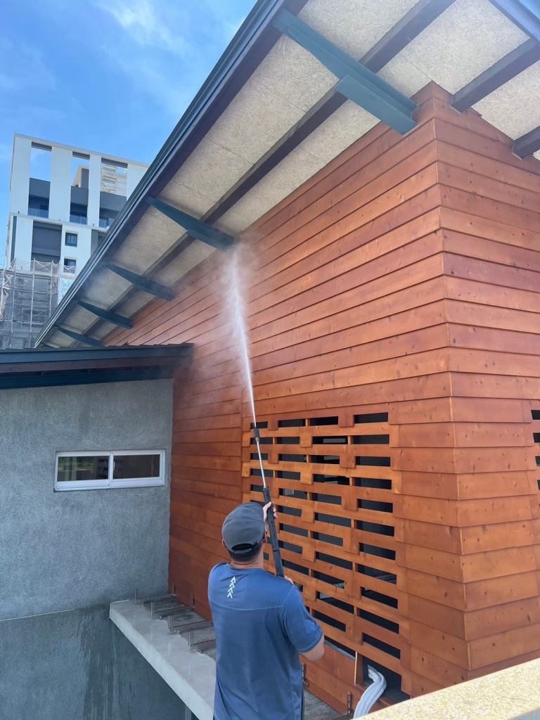 嘉義西區獨棟別墅新建案外牆清洗